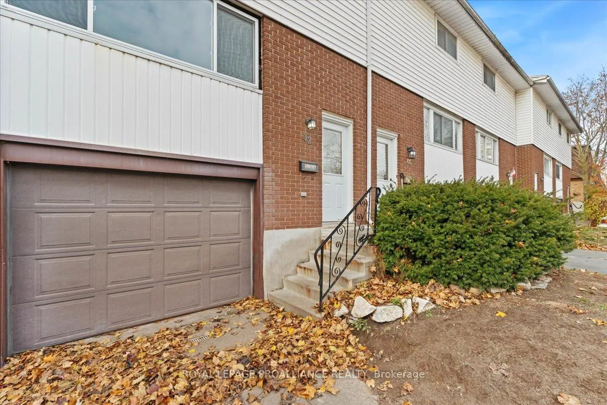 Photo 3 of 42 O'Hare Street, Belleville, Belleville Ward — HOMEH