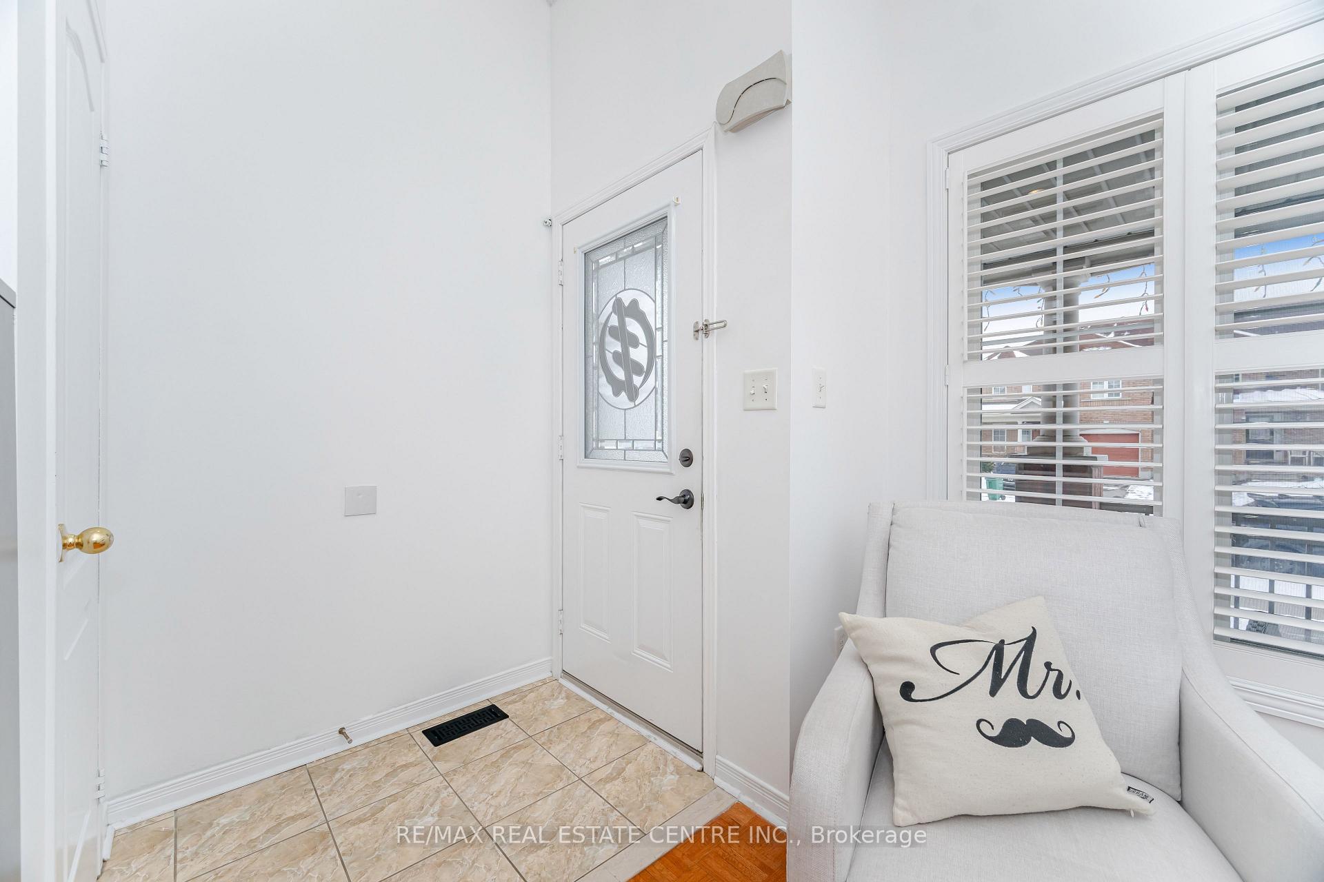 Photo 9 of 23 Quailvalley Drive, Brampton, Sandringham-Wellington — HOMEH