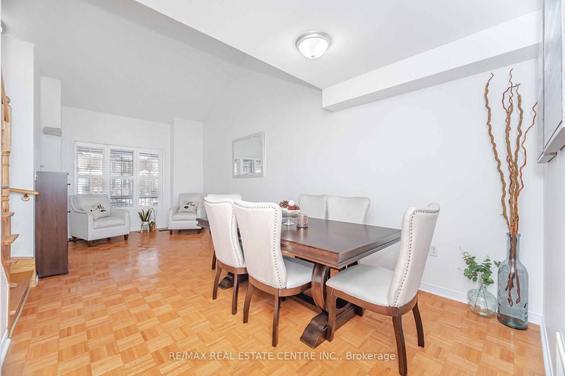 Photo 3 of 23 Quailvalley Drive, Brampton, Sandringham-Wellington — HOMEH