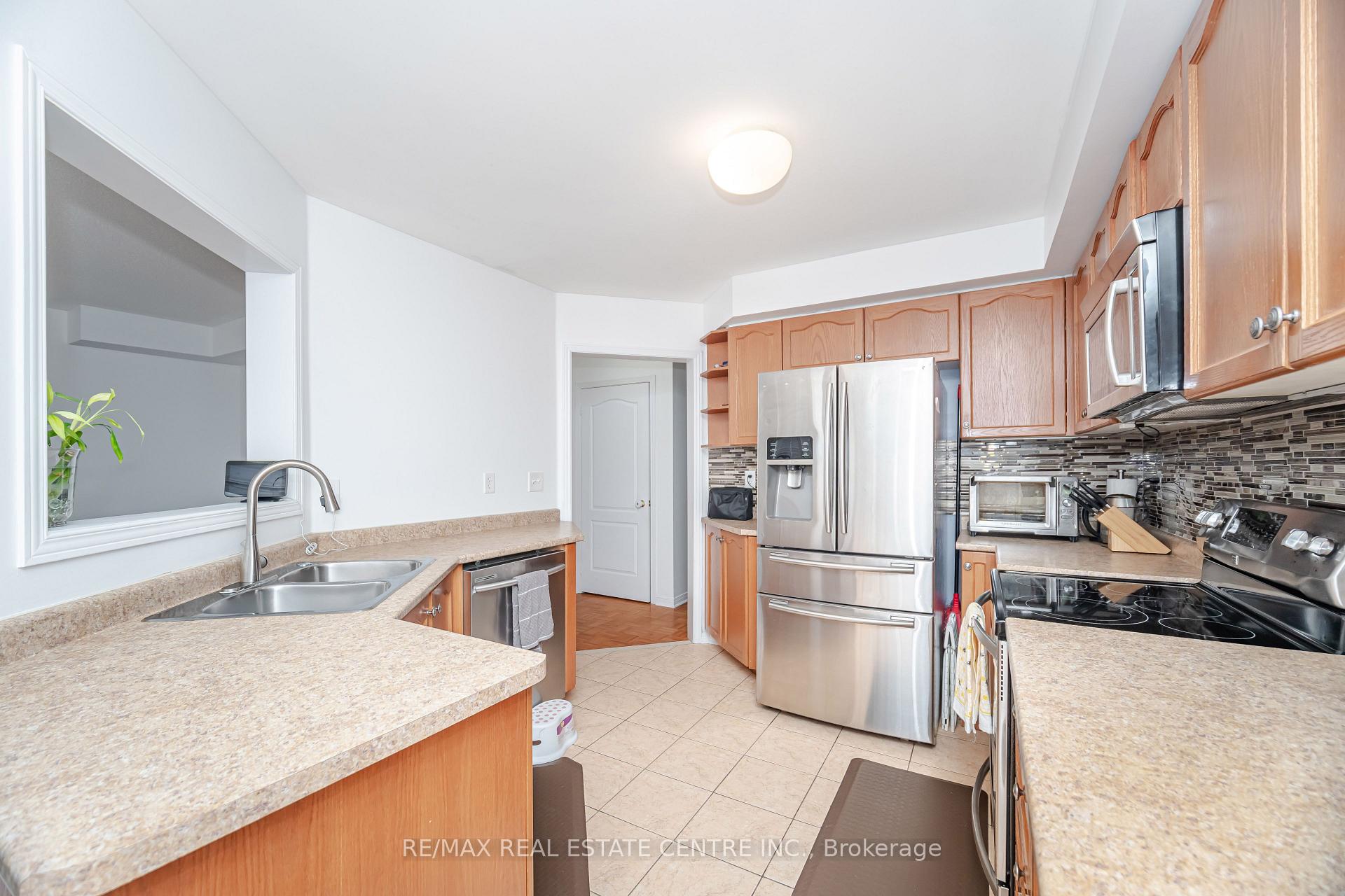 Photo 7 of 23 Quailvalley Drive, Brampton, Sandringham-Wellington — HOMEH