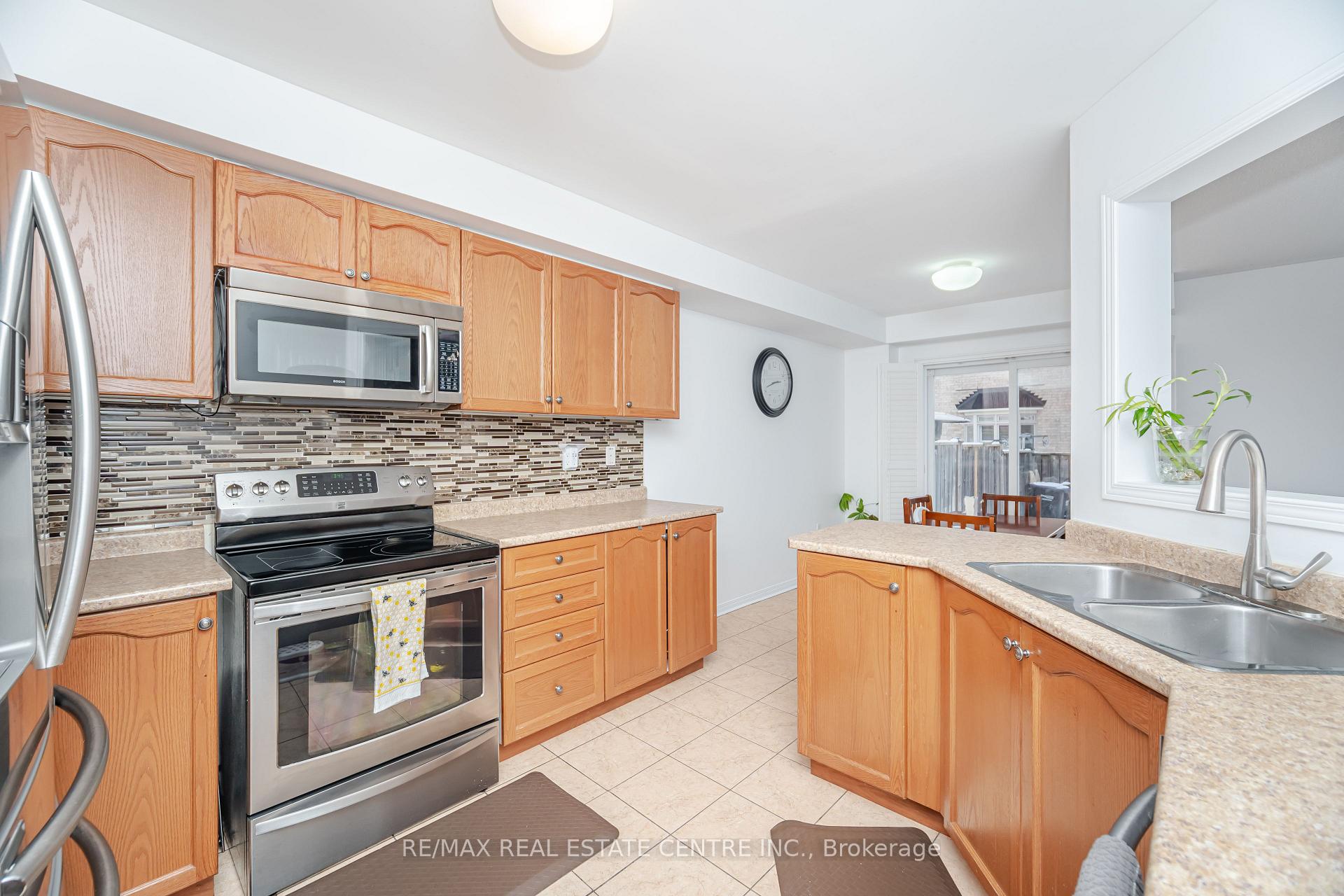 Photo 12 of 23 Quailvalley Drive, Brampton, Sandringham-Wellington — HOMEH