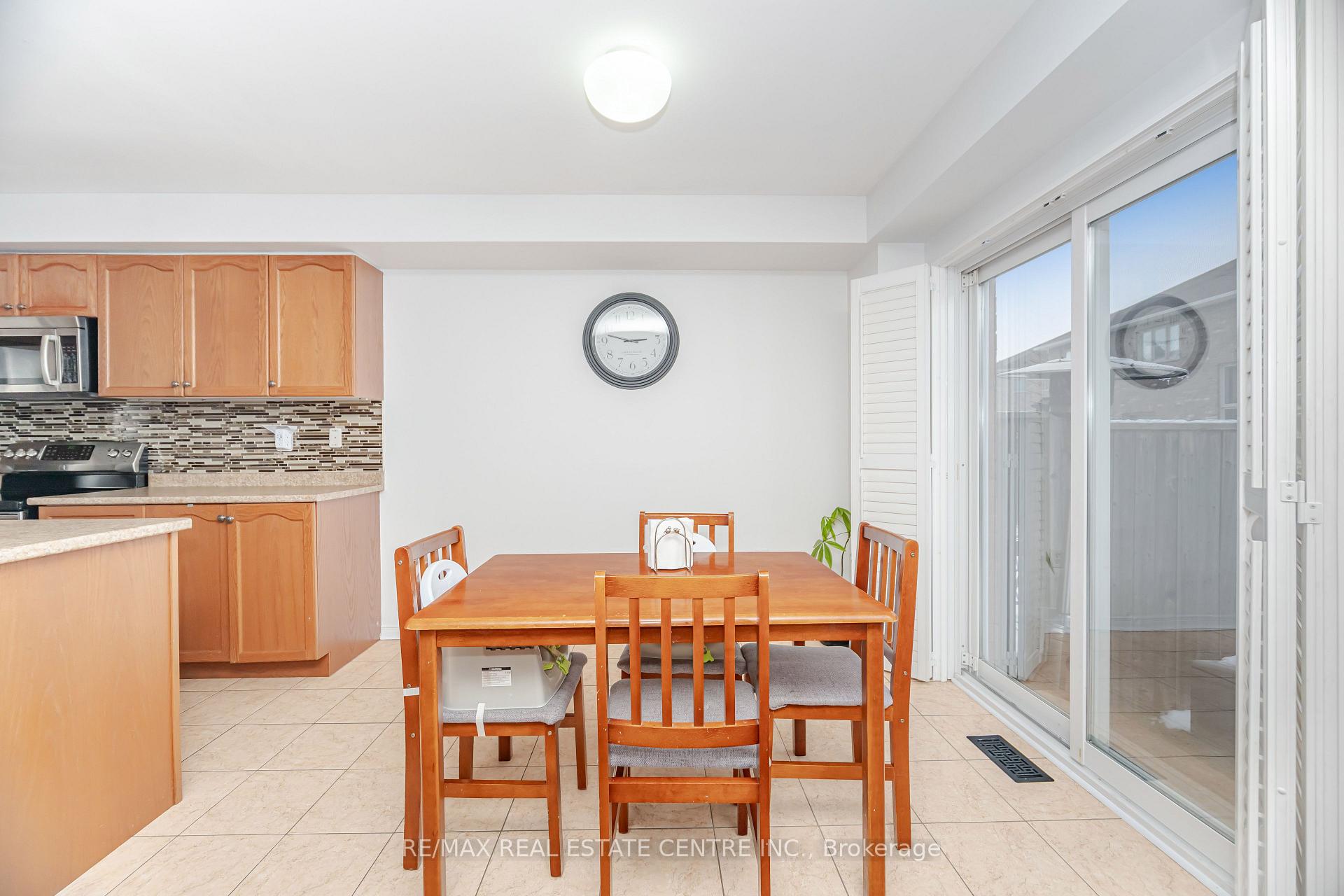 Photo 13 of 23 Quailvalley Drive, Brampton, Sandringham-Wellington — HOMEH