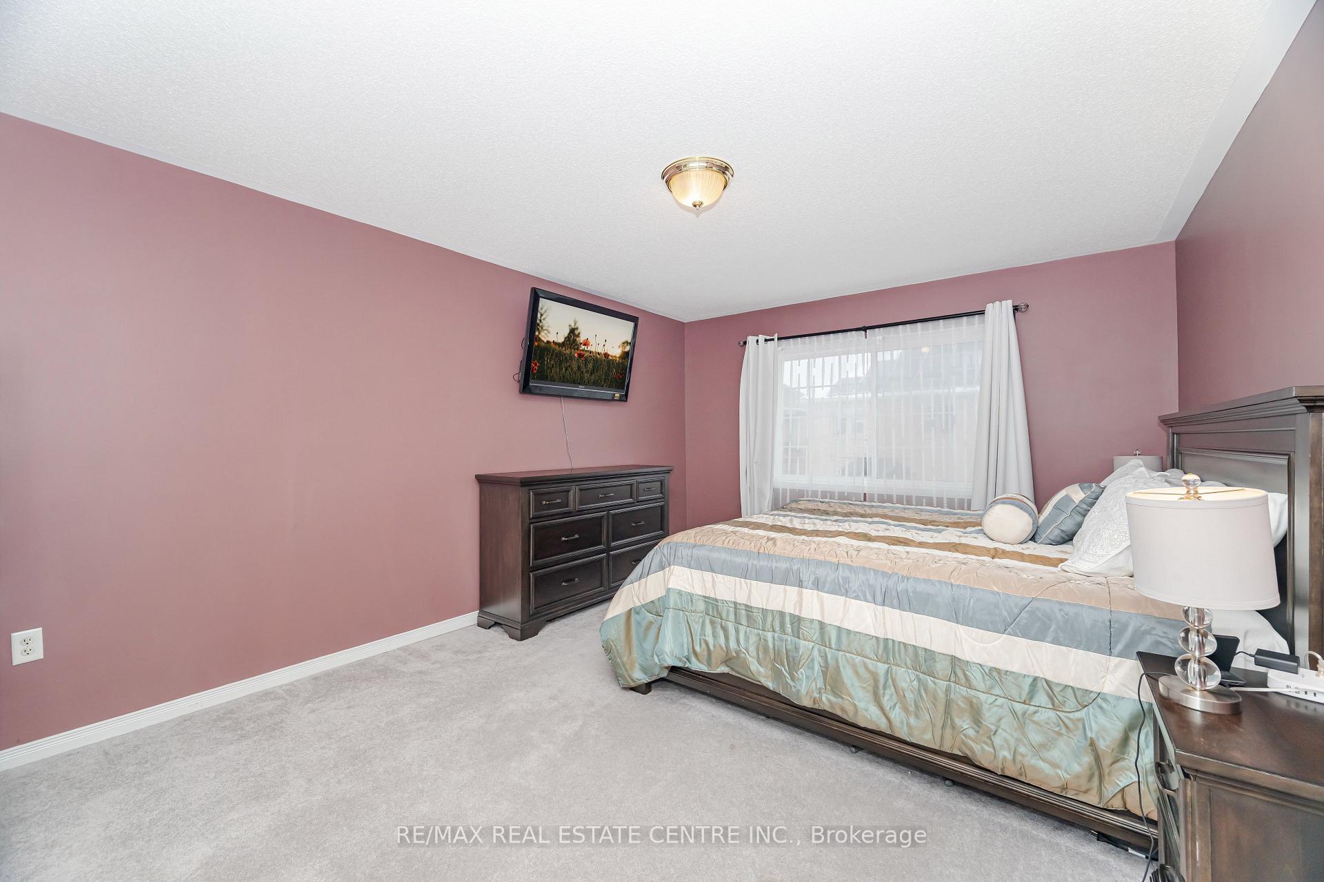 Photo 18 of 23 Quailvalley Drive, Brampton, Sandringham-Wellington — HOMEH