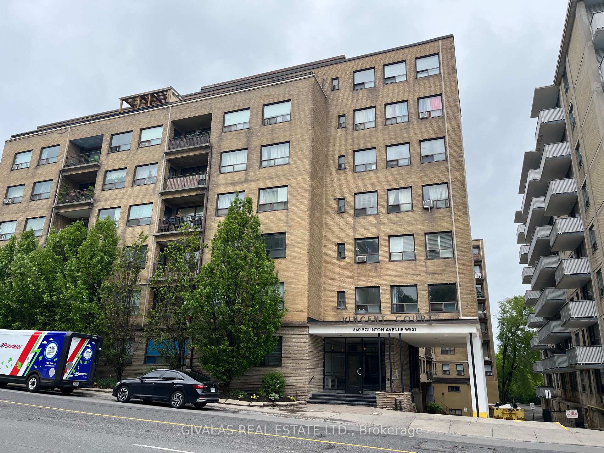 Front of Unit 415, 660 Eglinton Avenue W