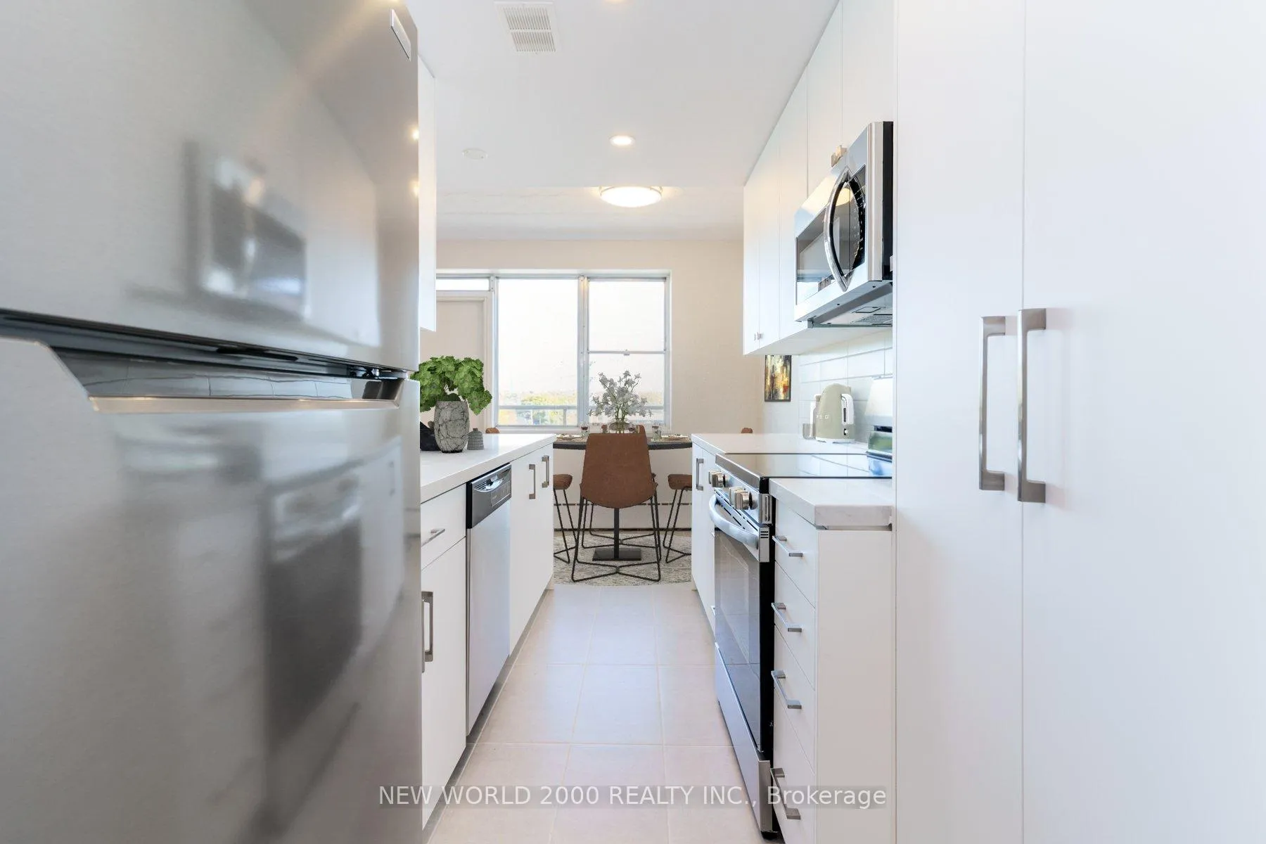 Photo 2 of Unit 401, 1220 Bayview Avenue, Toronto, Leaside — HOMEH
