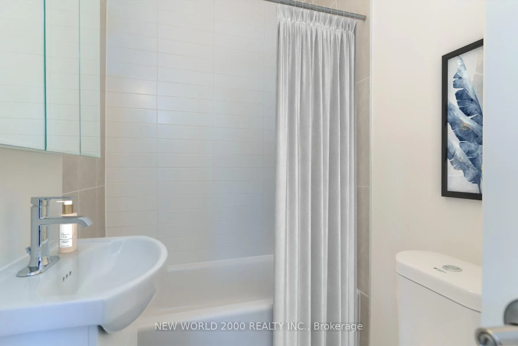 Photo 11 of Unit 401, 1220 Bayview Avenue, Toronto, Leaside — HOMEH