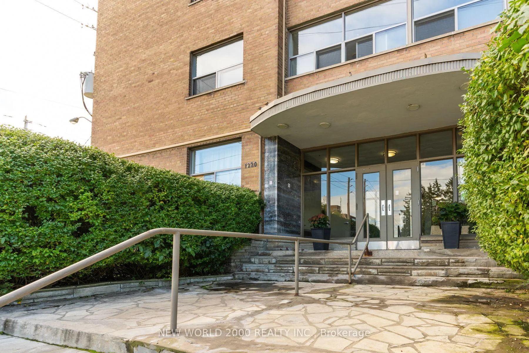 Photo 16 of Unit 401, 1220 Bayview Avenue, Toronto, Leaside — HOMEH