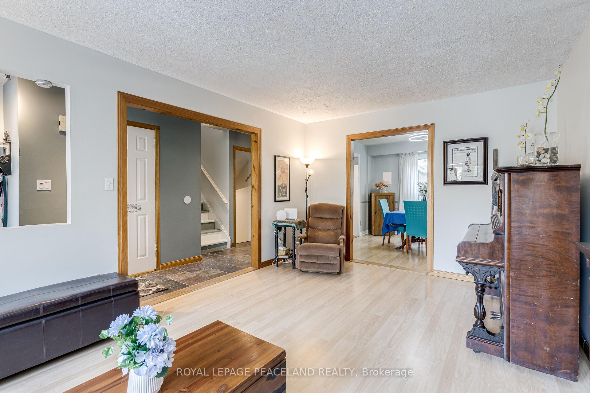Photo 3 of 7 Sandusky Crescent, Aurora, Aurora Highlands — HOMEH