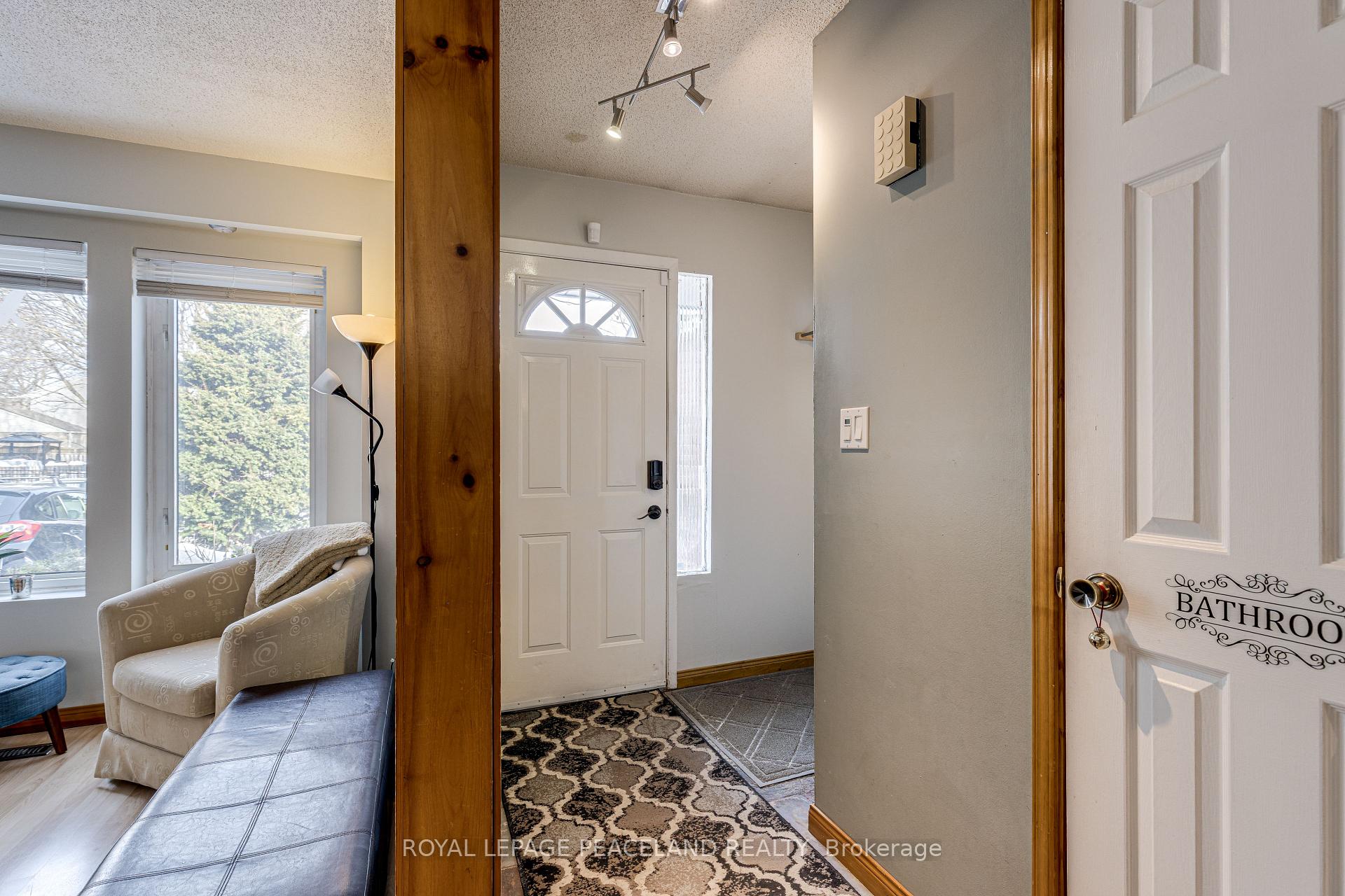 Photo 7 of 7 Sandusky Crescent, Aurora, Aurora Highlands — HOMEH