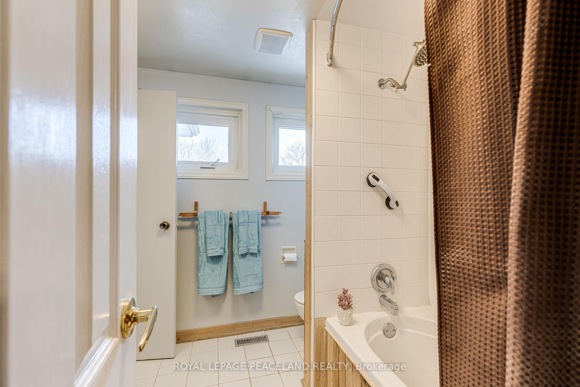 Photo 19 of 7 Sandusky Crescent, Aurora, Aurora Highlands — HOMEH