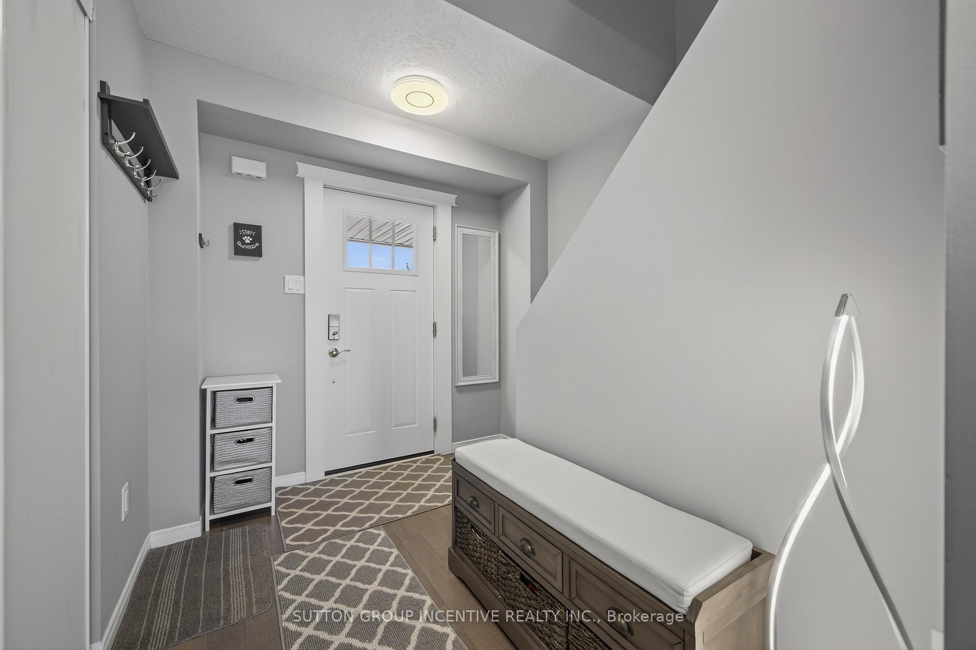Photo 2 of 9 Sunset Place, Barrie, Holly — HOMEH