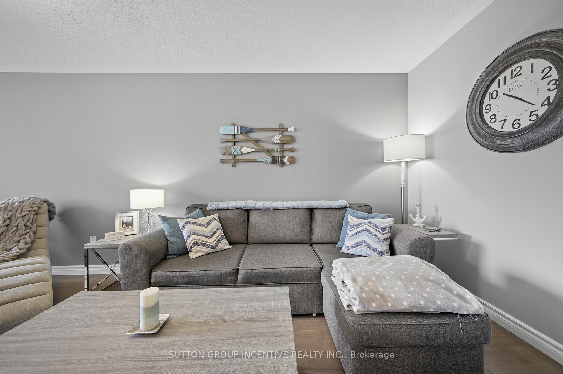 Photo 6 of 9 Sunset Place, Barrie, Holly — HOMEH