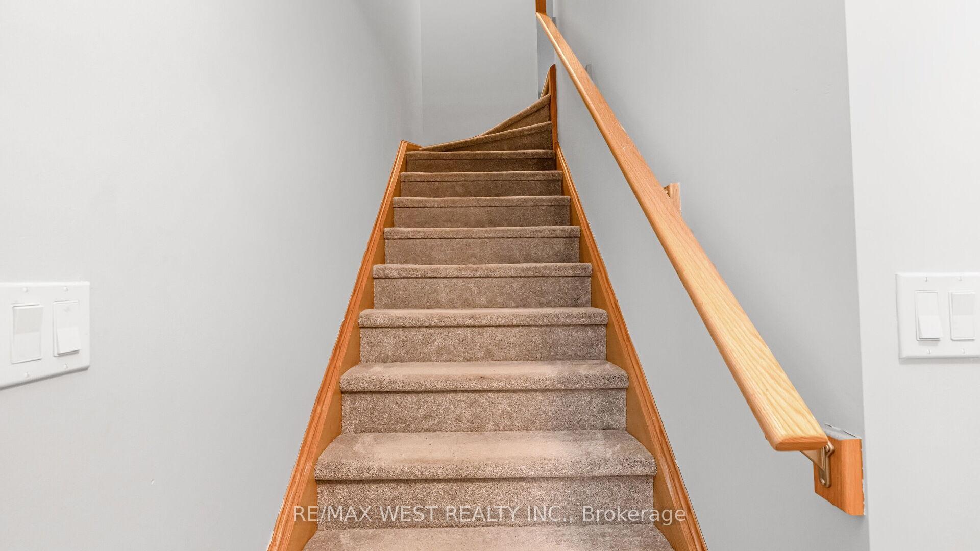 Photo 13 of 606 Linden Drive, Cambridge — HOMEH