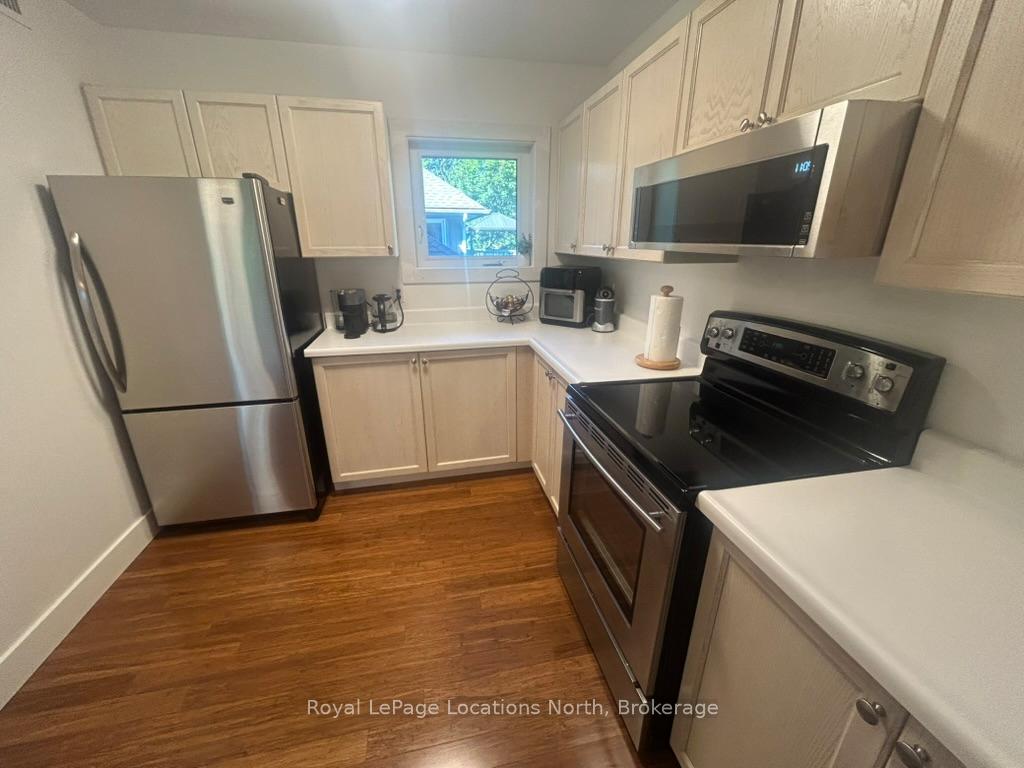 Photo 3 of 912 Cedar Pointe Court, Collingwood — HOMEH