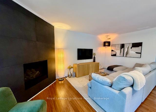 Photo 12 of 912 Cedar Pointe Court, Collingwood — HOMEH