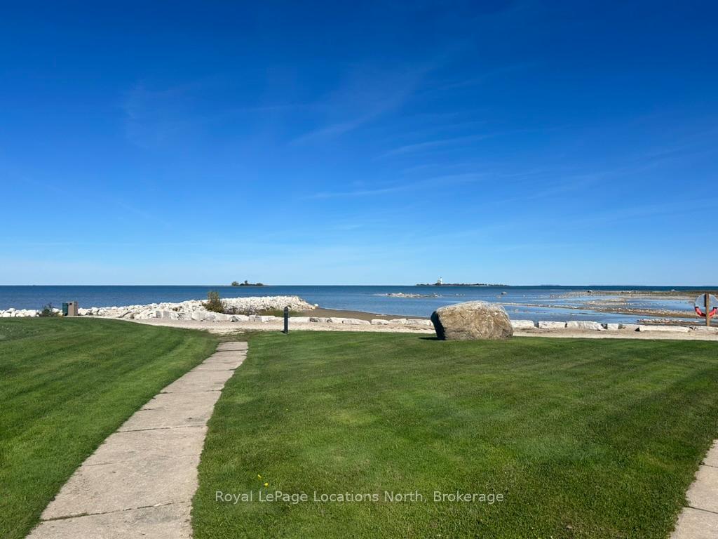 Photo 20 of 912 Cedar Pointe Court, Collingwood — HOMEH