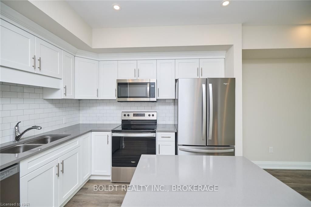 Photo 2 of Unit 208, 118 Summersides Boulevard, Pelham, Fonthill — HOMEH