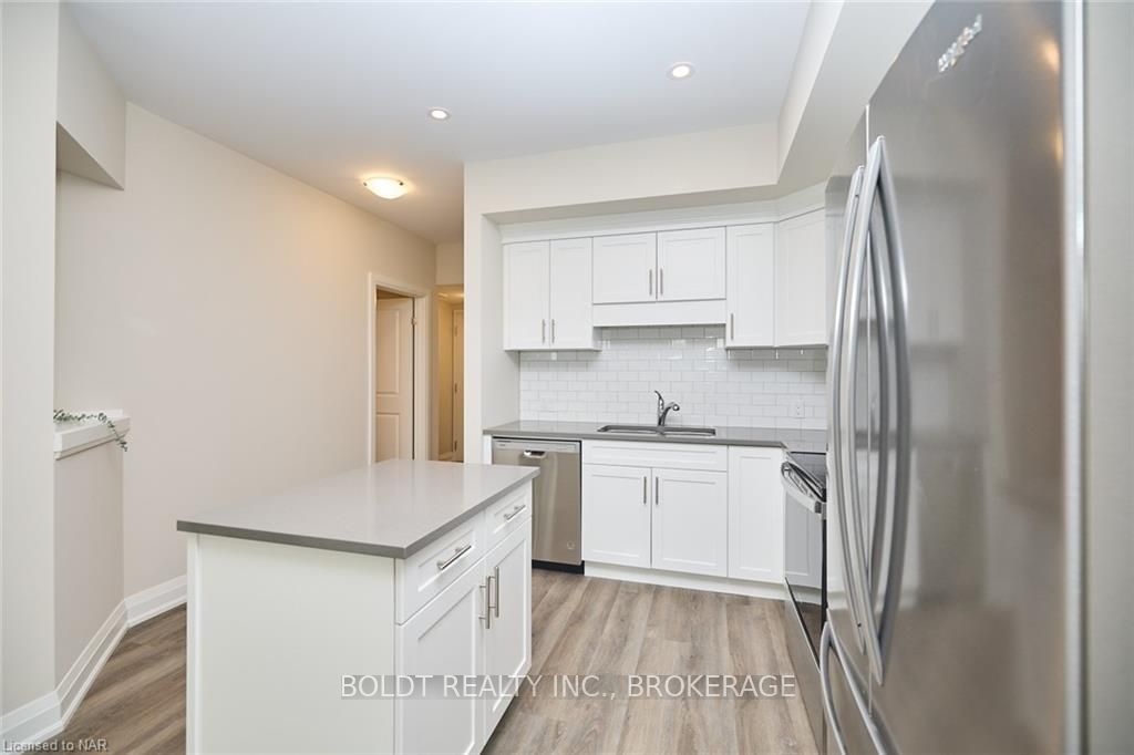 Photo 4 of Unit 208, 118 Summersides Boulevard, Pelham, Fonthill — HOMEH