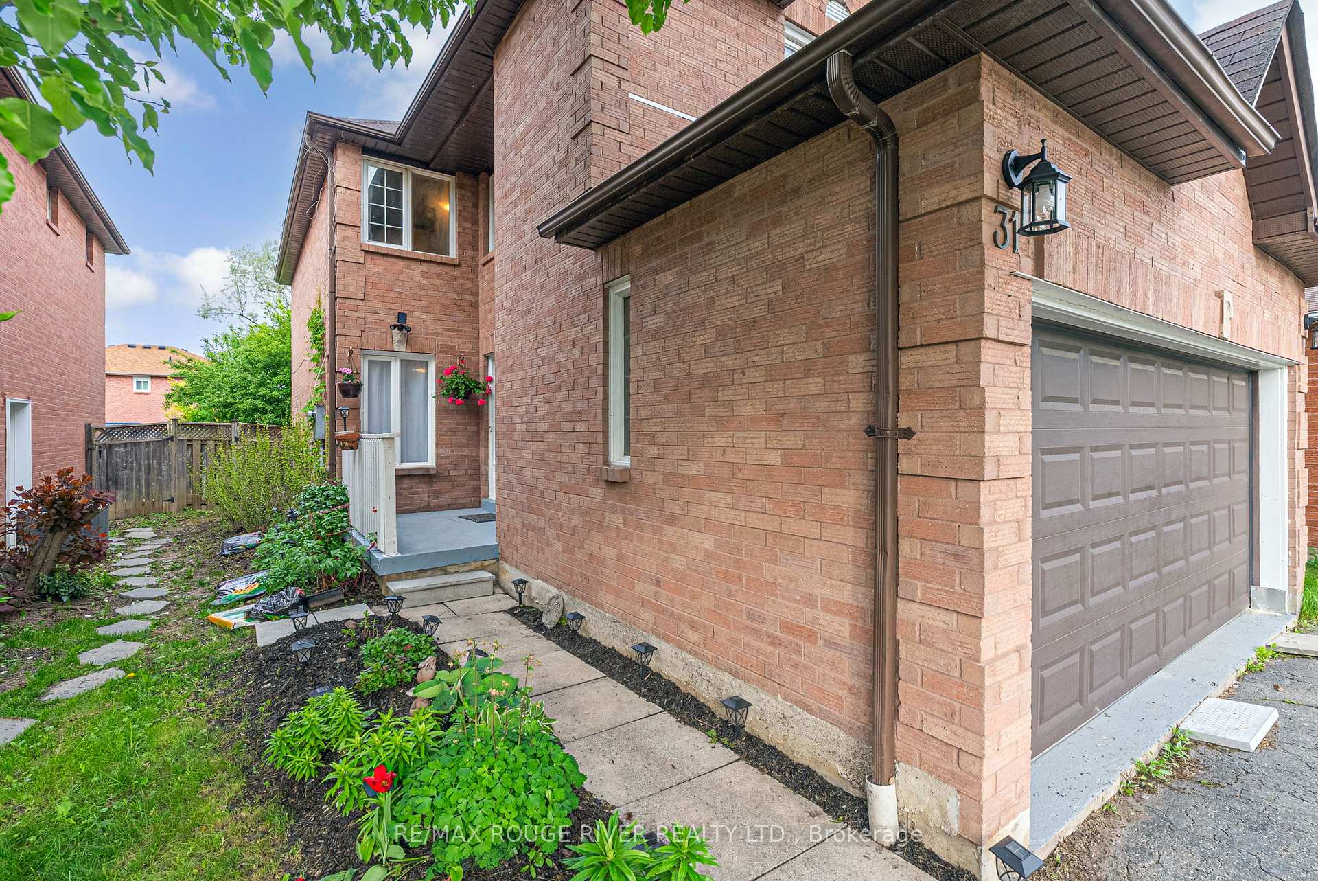 Photo 3 of 31 Sharp Crescent, Ajax, Central — HOMEH