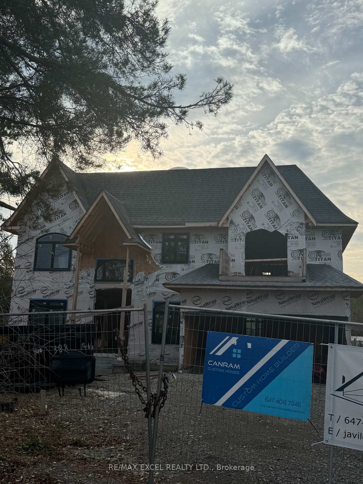 Front of 293 Annsheila Drive