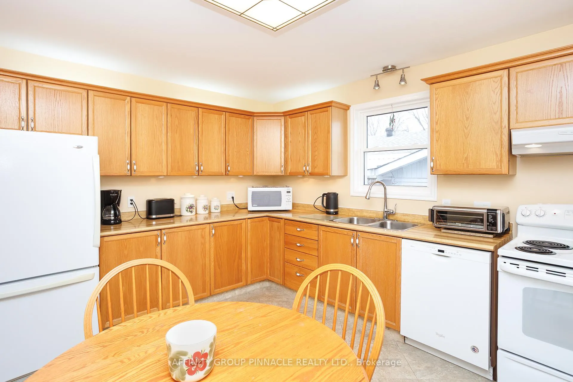 Photo 14 of 69 Beechwood Avenue, Brock, Beaverton — HOMEH