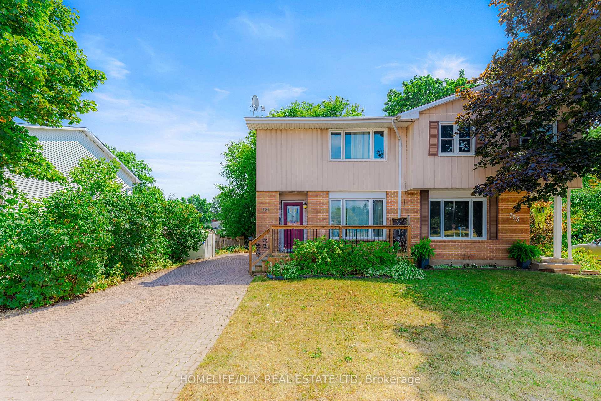 Photo 2 of 751 Laurier Boulevard, Brockville — HOMEH