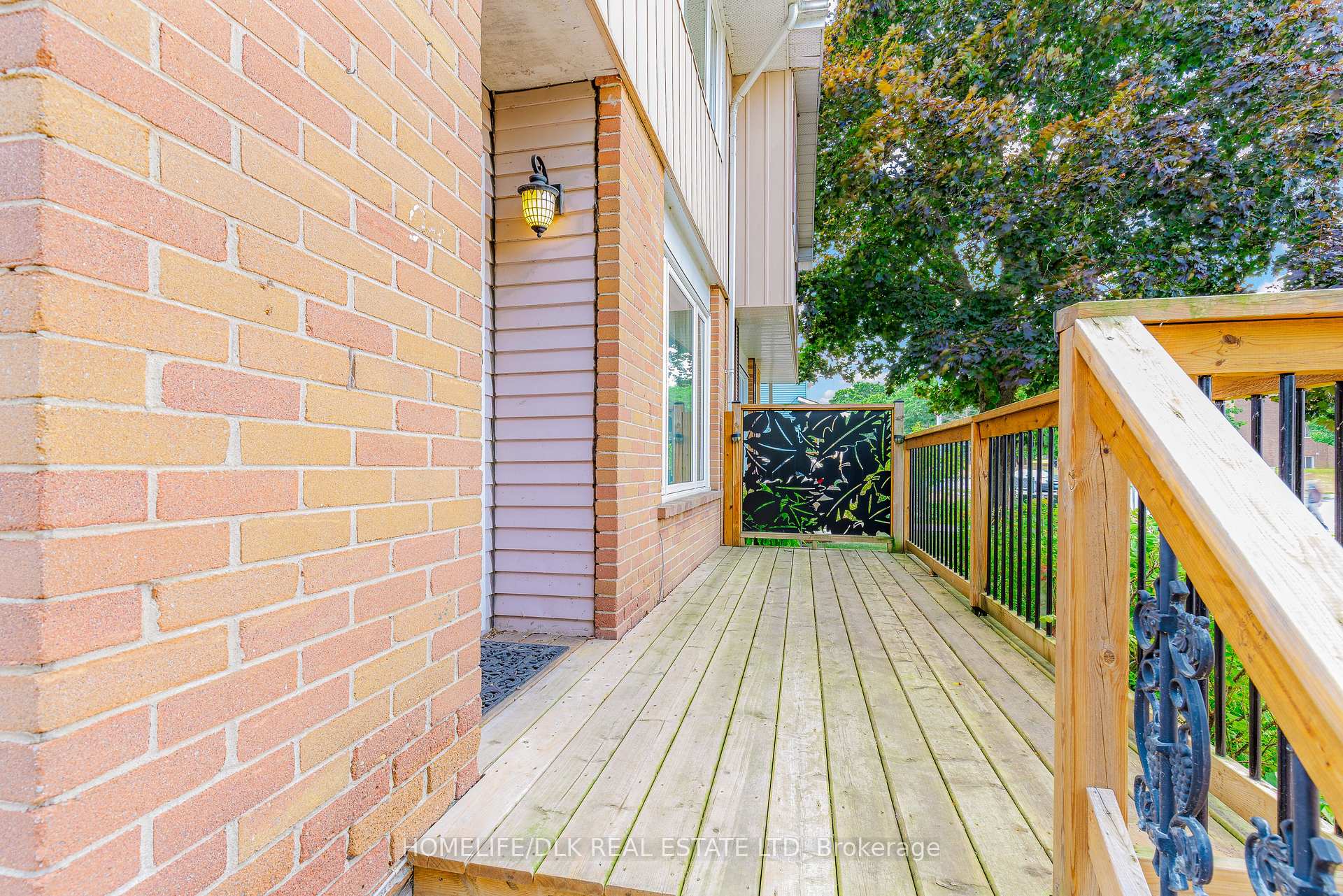 Photo 4 of 751 Laurier Boulevard, Brockville — HOMEH