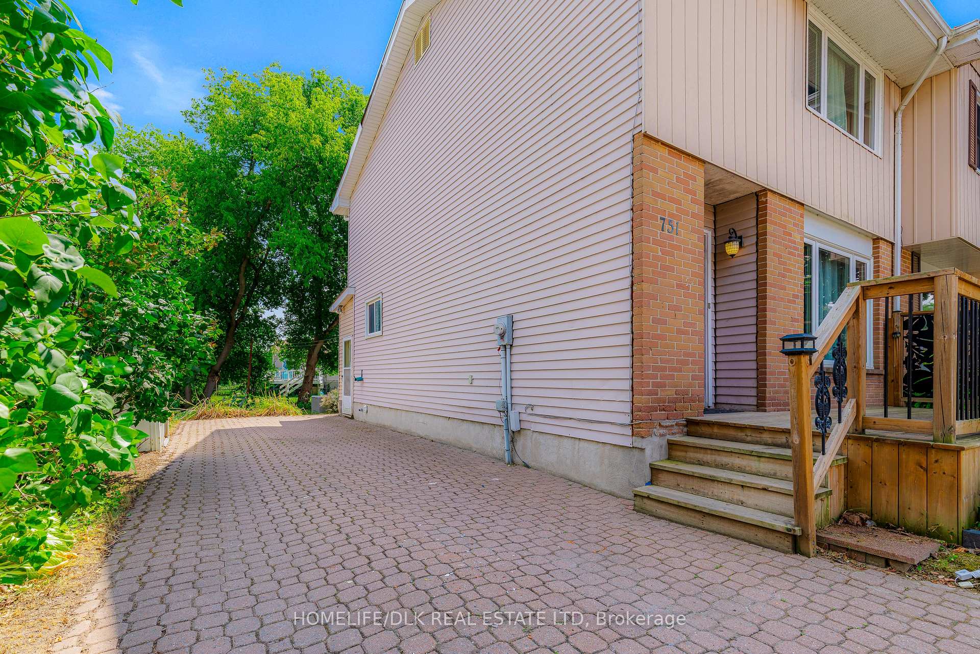 Photo 10 of 751 Laurier Boulevard, Brockville — HOMEH