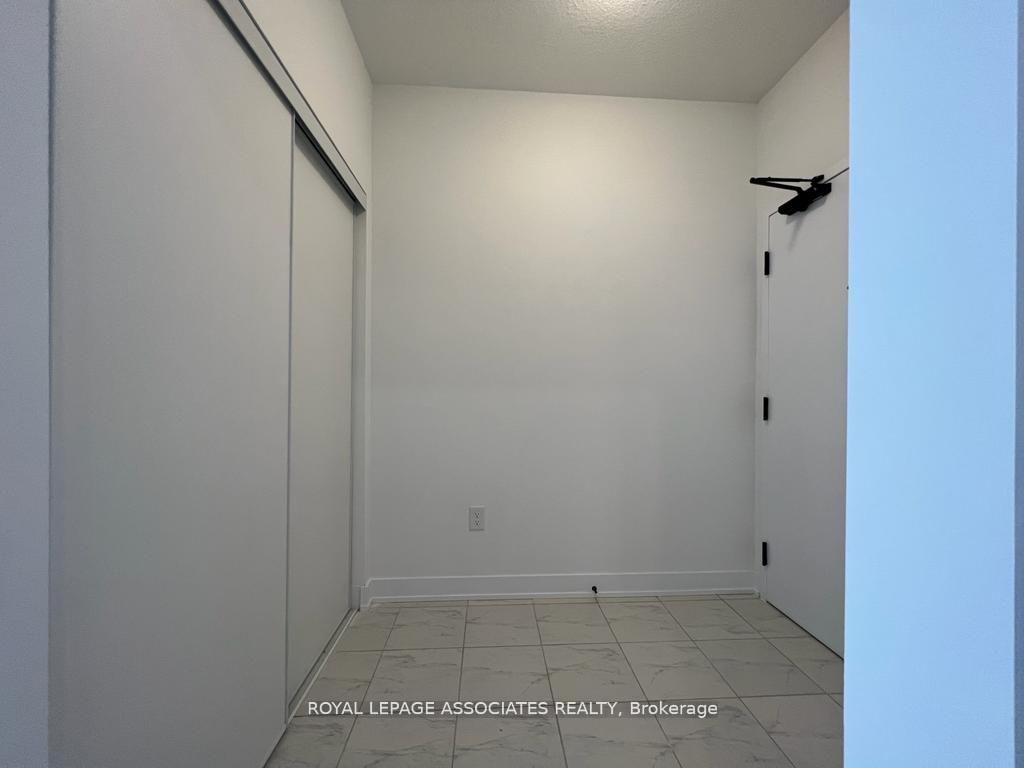 Photo 2 of Unit 208, 8 Culinary Lane, Barrie, Rural Barrie Southeast — HOMEH