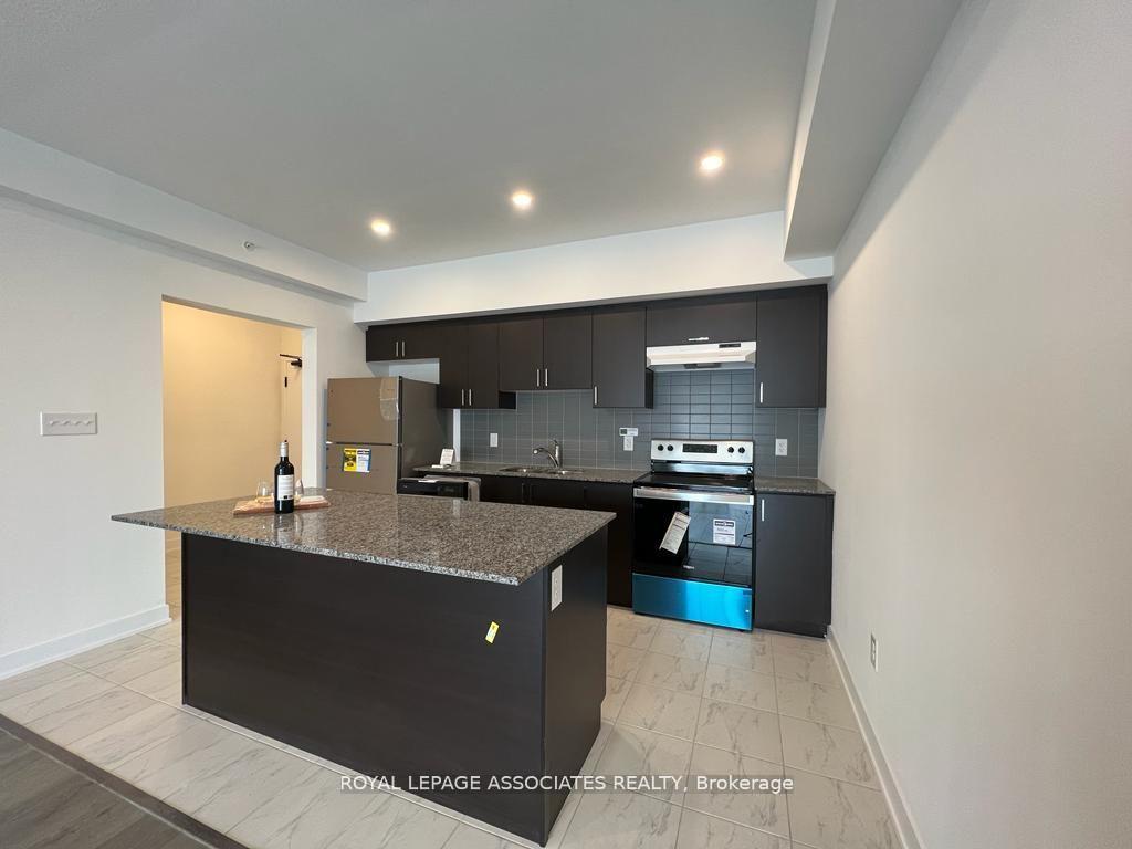 Photo 4 of Unit 208, 8 Culinary Lane, Barrie, Rural Barrie Southeast — HOMEH
