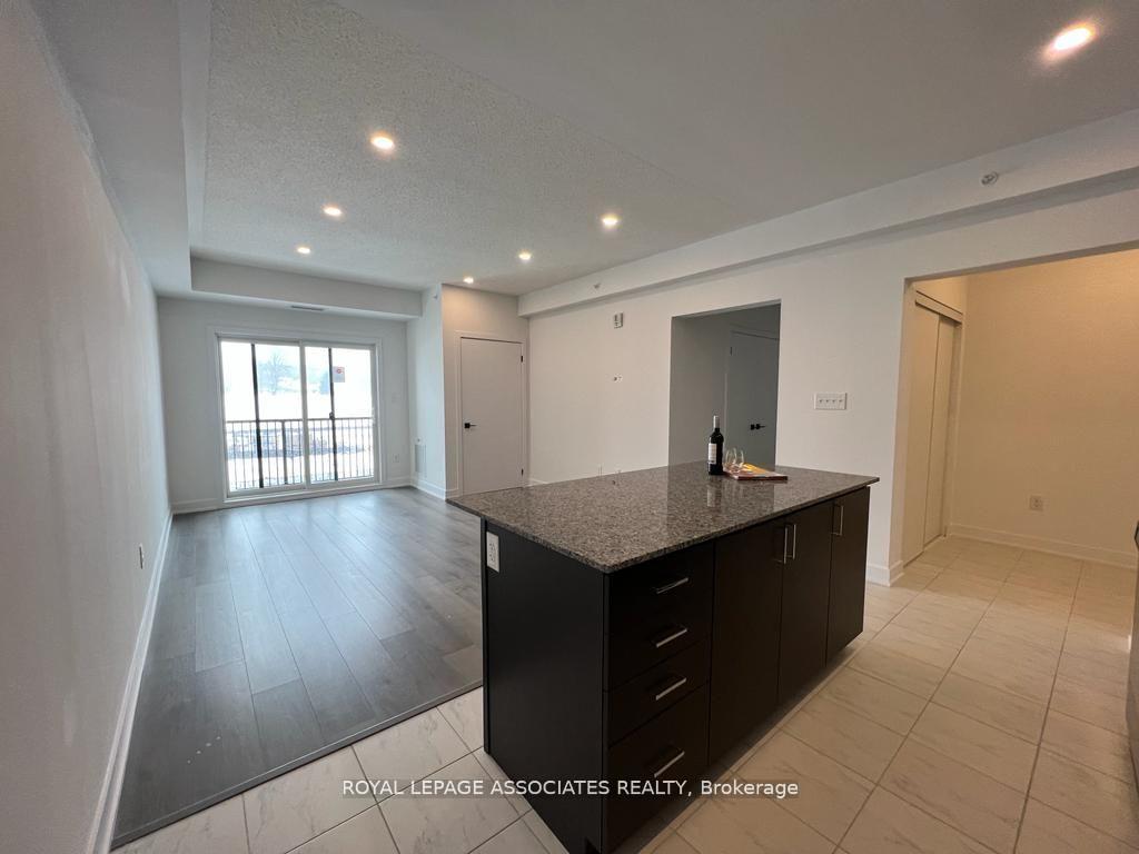 Photo 5 of Unit 208, 8 Culinary Lane, Barrie, Rural Barrie Southeast — HOMEH