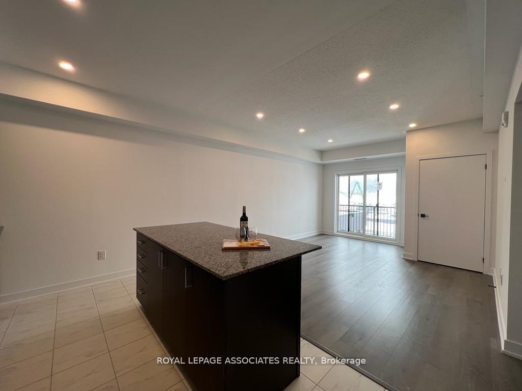 Photo 6 of Unit 208, 8 Culinary Lane, Barrie, Rural Barrie Southeast — HOMEH