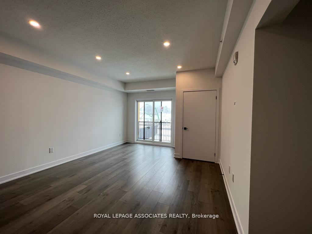 Photo 7 of Unit 208, 8 Culinary Lane, Barrie, Rural Barrie Southeast — HOMEH