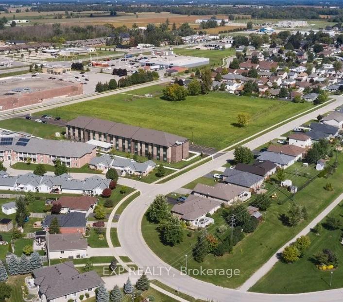 Front of Unit 201, 595 Havelock Avenue S