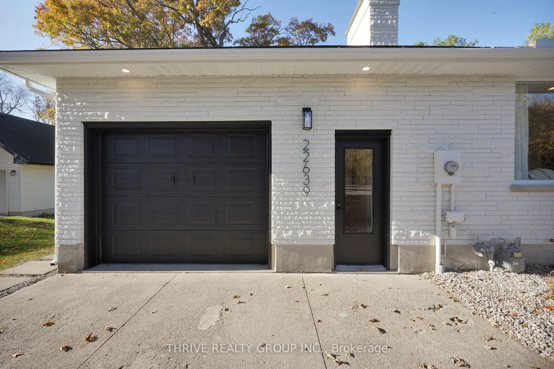 Photo 3 of 22639 Troops Road, Strathroy-Caradoc, Mount Brydges — HOMEH