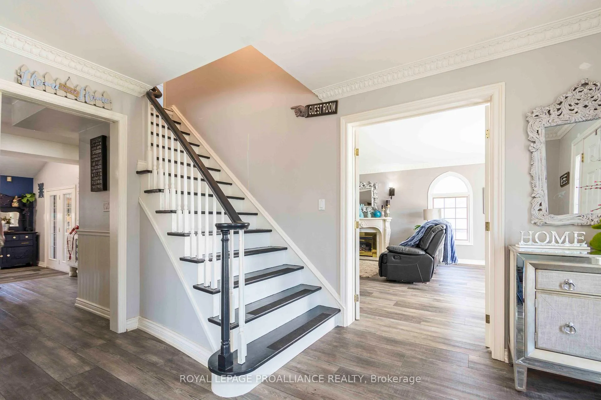 Photo 8 of 20 Hope Crescent, Belleville, Belleville Ward — HOMEH