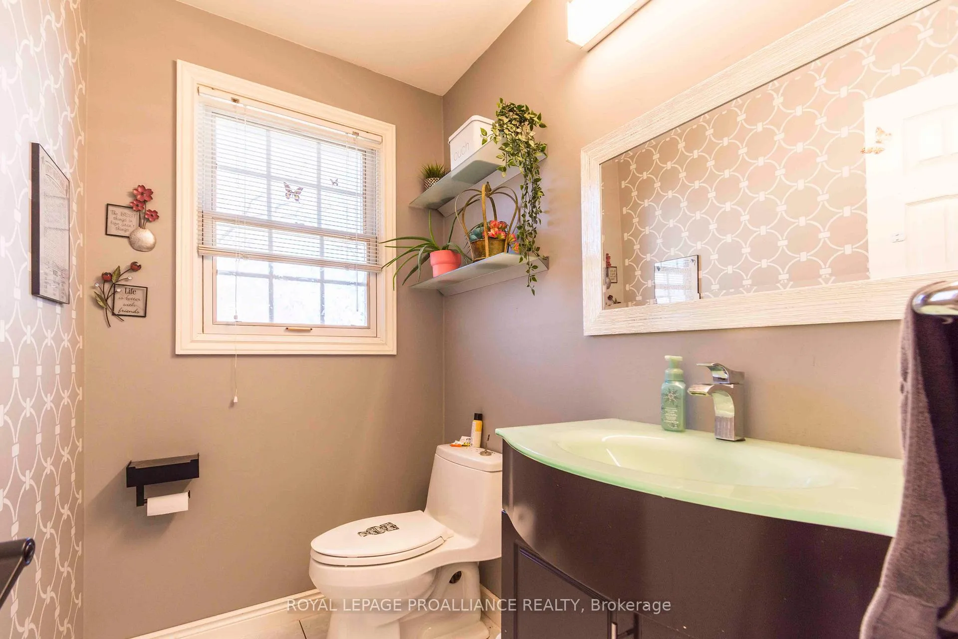 Photo 31 of 20 Hope Crescent, Belleville, Belleville Ward — HOMEH