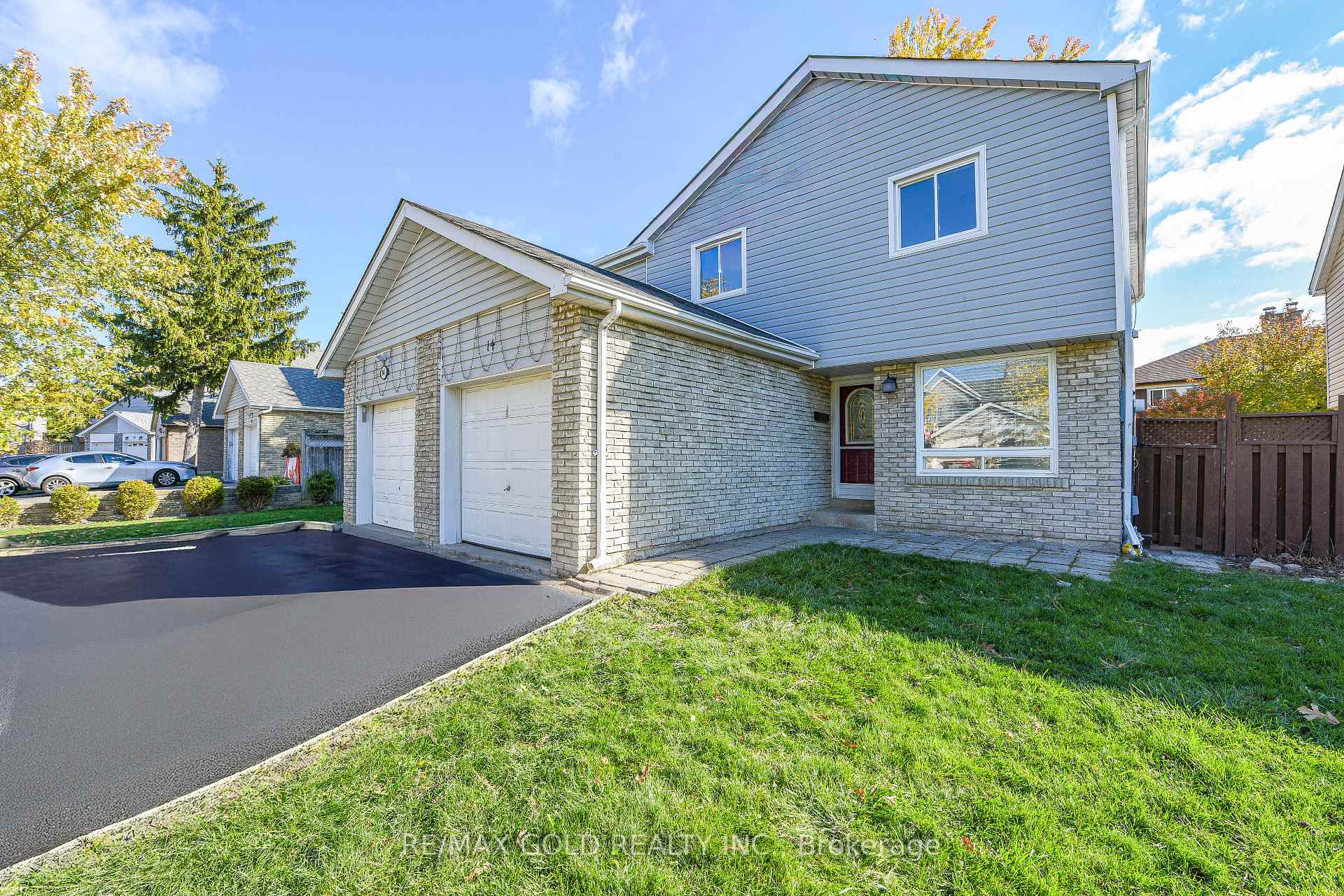 Photo 8 of 14 Nottawasaga Crescent, Brampton, Heart Lake West — HOMEH