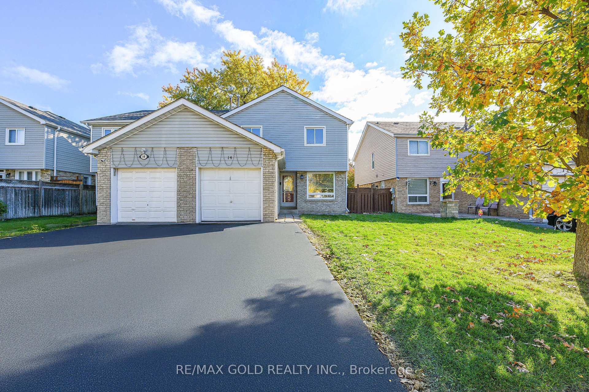 Photo 2 of 14 Nottawasaga Crescent, Brampton, Heart Lake West — HOMEH