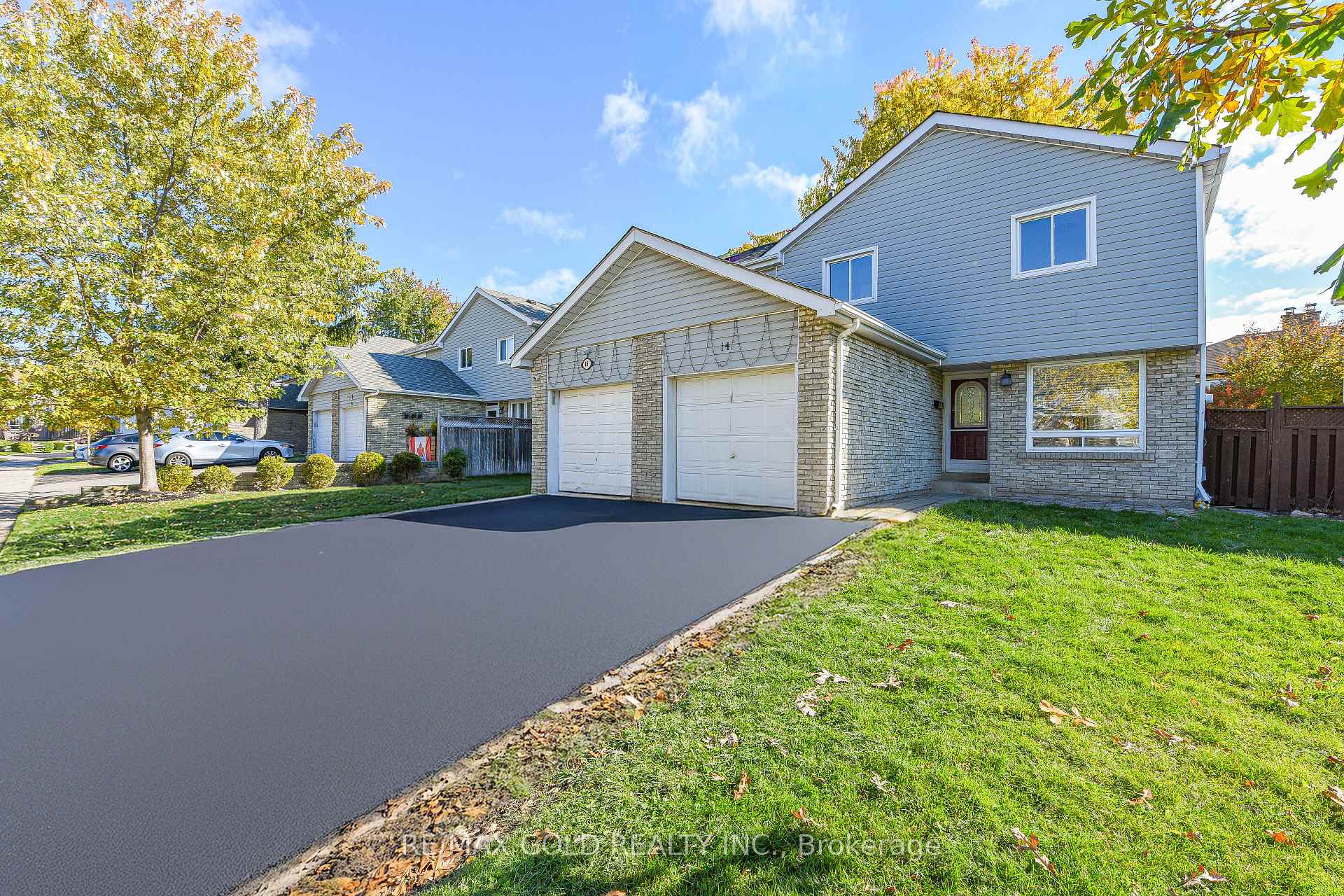 Photo 3 of 14 Nottawasaga Crescent, Brampton, Heart Lake West — HOMEH