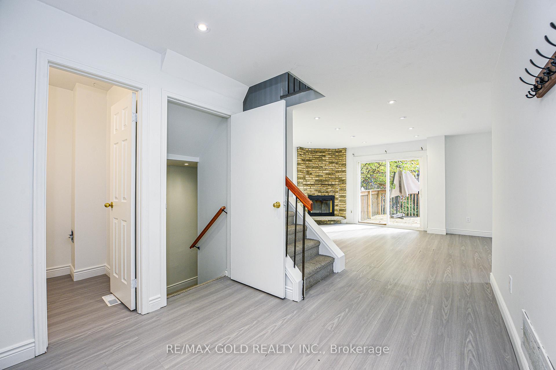 Photo 6 of 14 Nottawasaga Crescent, Brampton, Heart Lake West — HOMEH