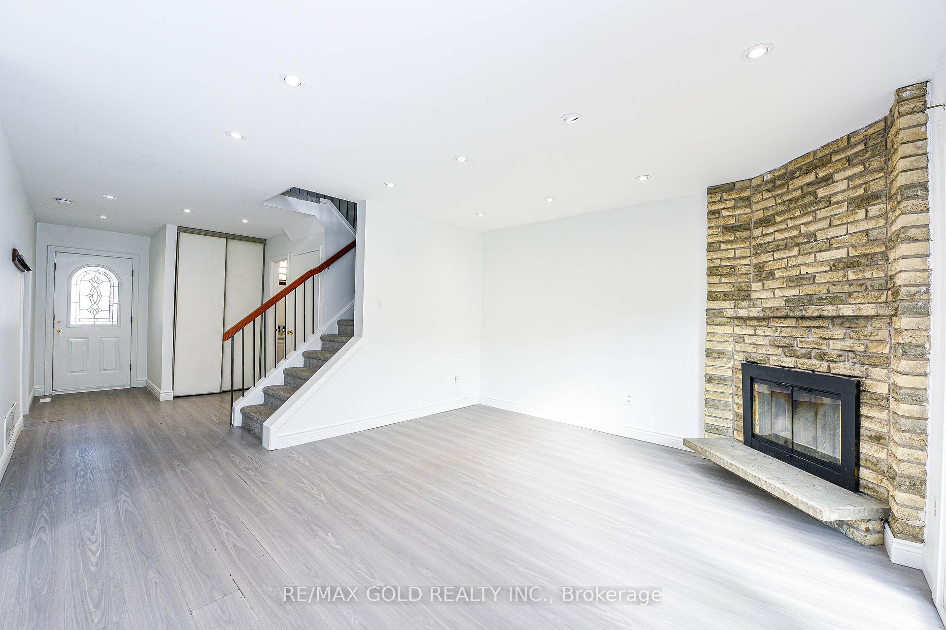 Photo 9 of 14 Nottawasaga Crescent, Brampton, Heart Lake West — HOMEH