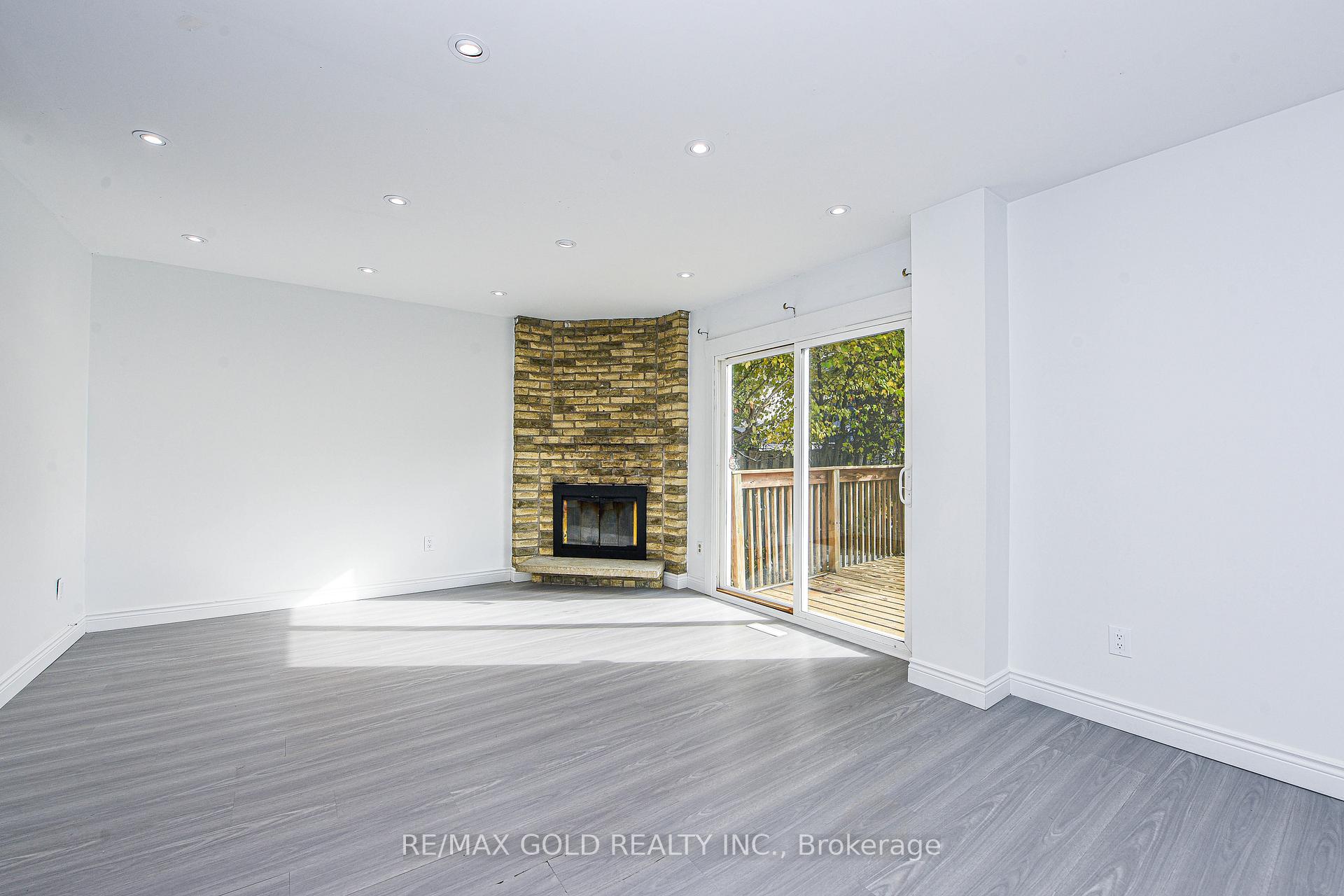 Photo 12 of 14 Nottawasaga Crescent, Brampton, Heart Lake West — HOMEH