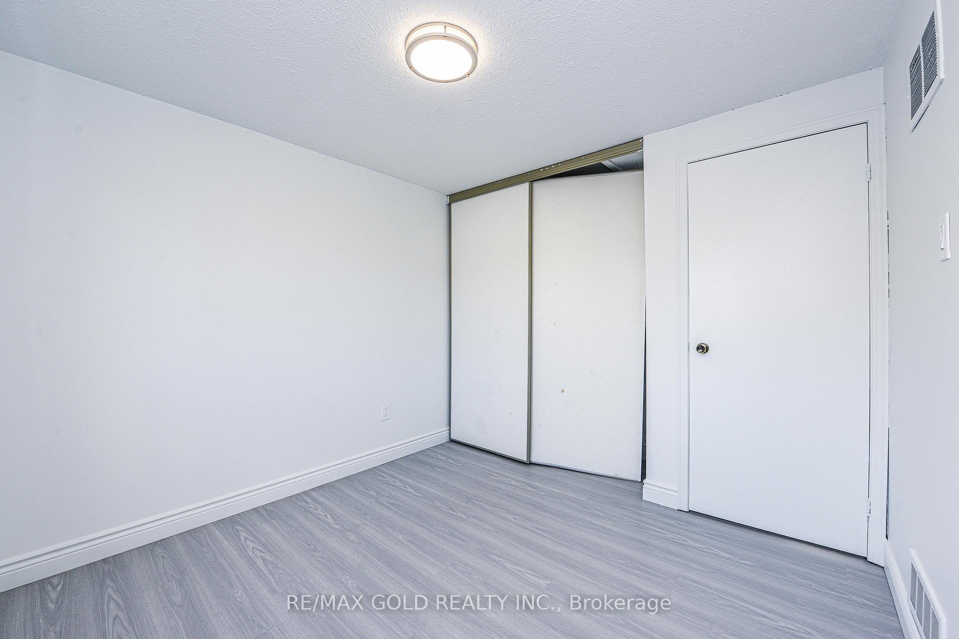 Photo 19 of 14 Nottawasaga Crescent, Brampton, Heart Lake West — HOMEH