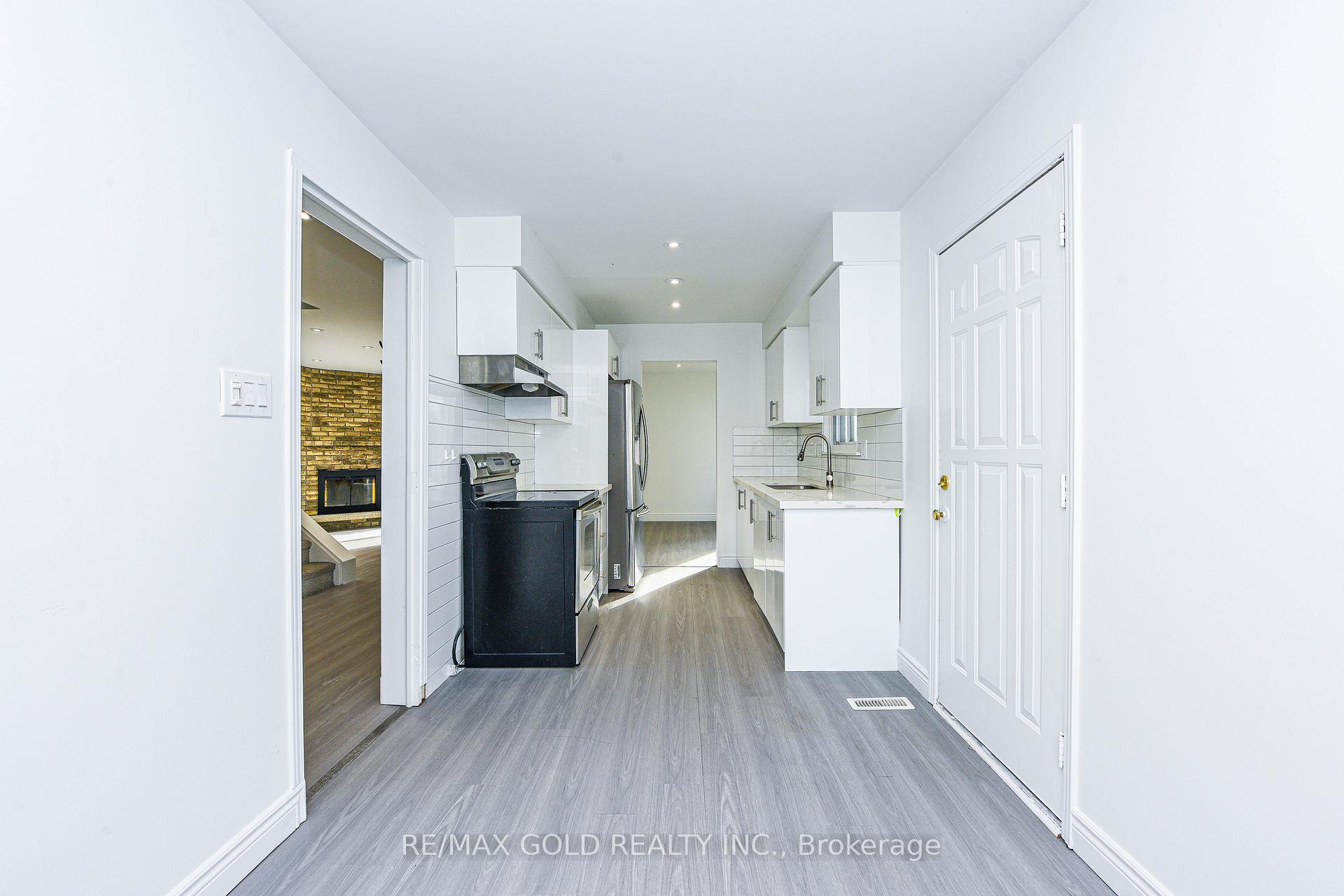 Photo 11 of 14 Nottawasaga Crescent, Brampton, Heart Lake West — HOMEH