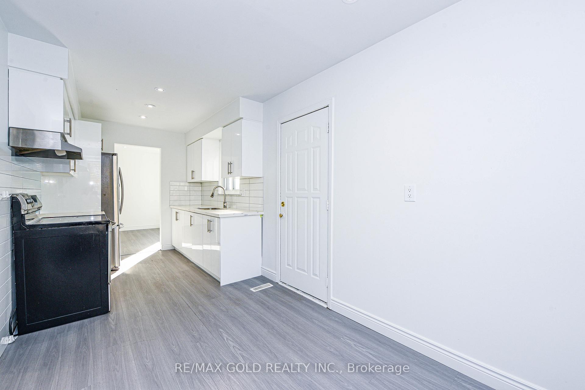 Photo 13 of 14 Nottawasaga Crescent, Brampton, Heart Lake West — HOMEH