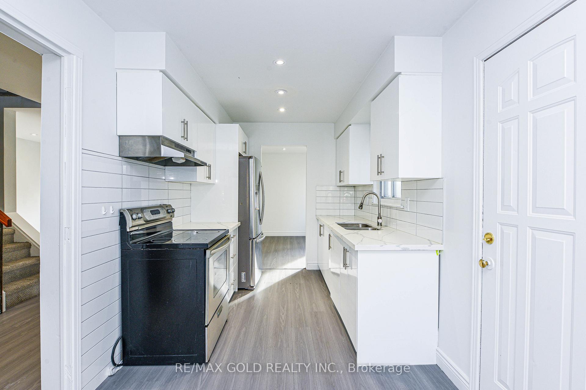 Photo 15 of 14 Nottawasaga Crescent, Brampton, Heart Lake West — HOMEH