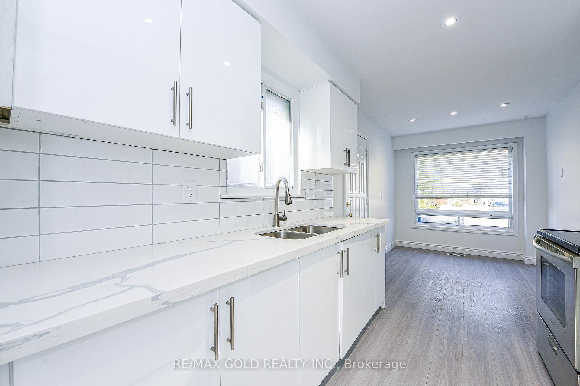 Photo 18 of 14 Nottawasaga Crescent, Brampton, Heart Lake West — HOMEH