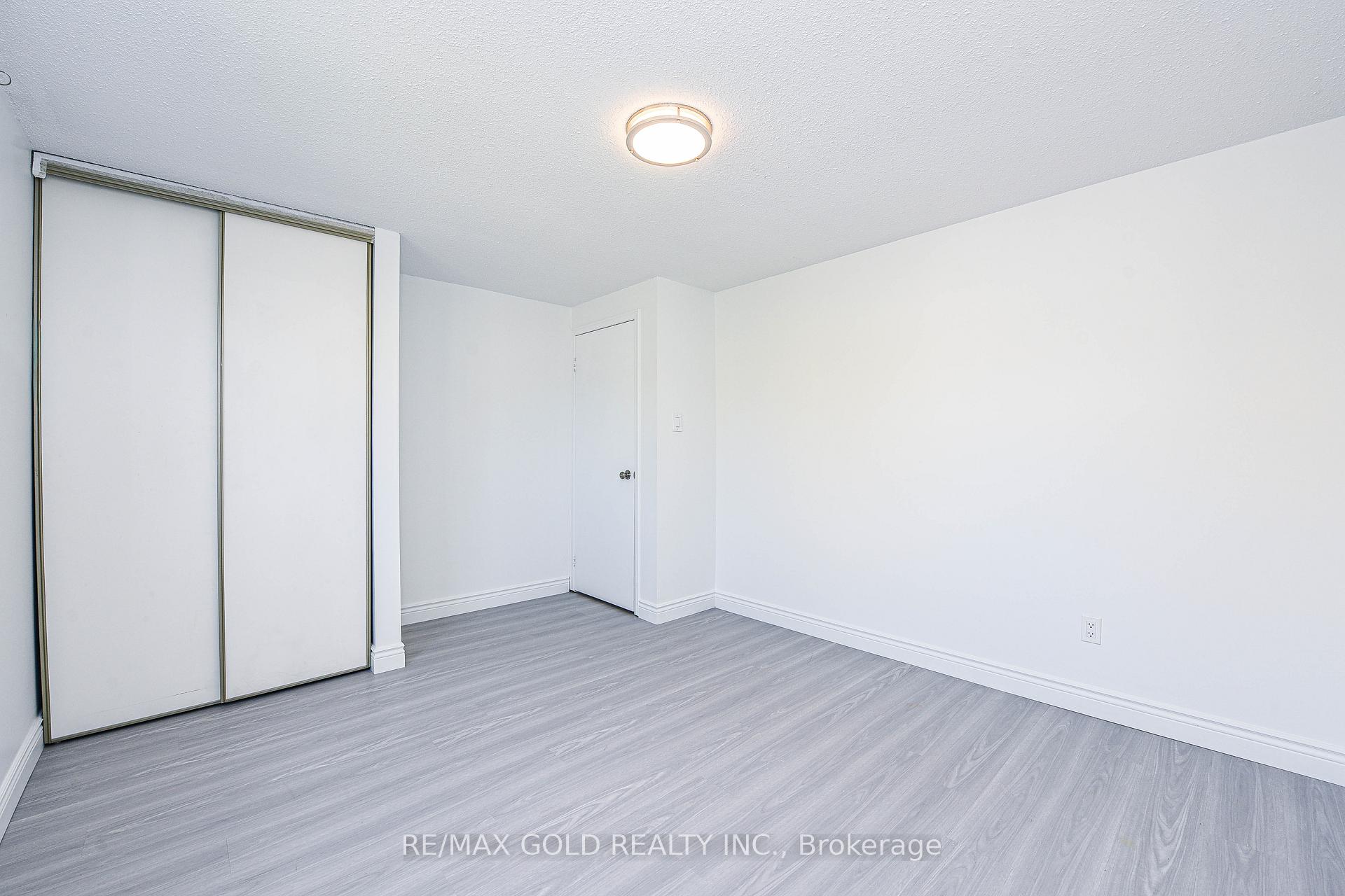 Photo 31 of 14 Nottawasaga Crescent, Brampton, Heart Lake West — HOMEH