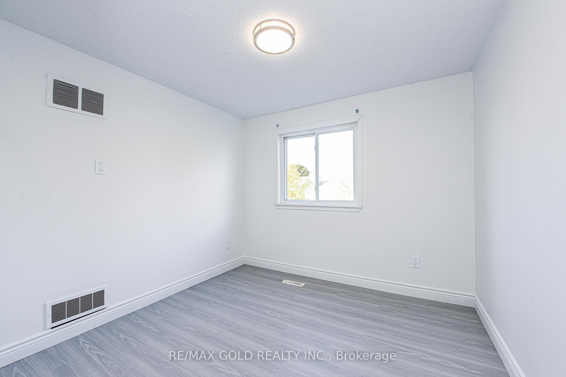 Photo 28 of 14 Nottawasaga Crescent, Brampton, Heart Lake West — HOMEH